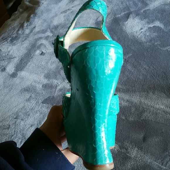 Heels - Picture 4 of 4